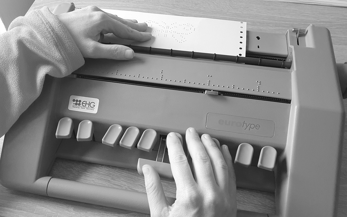 Braille writer